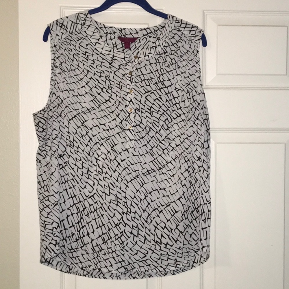Gorgeous black and white top